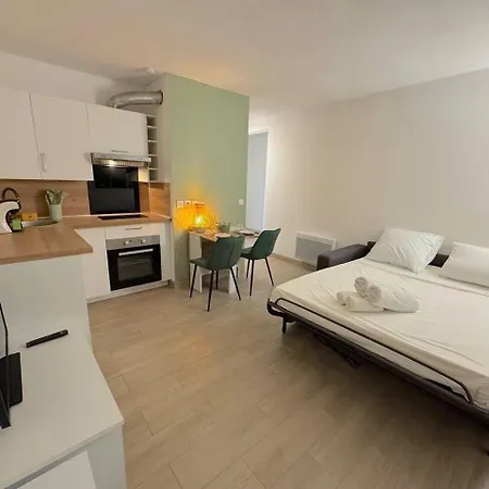 ⁂ Calme Et Ensoleille Balcon Quartier Port Lägenhet