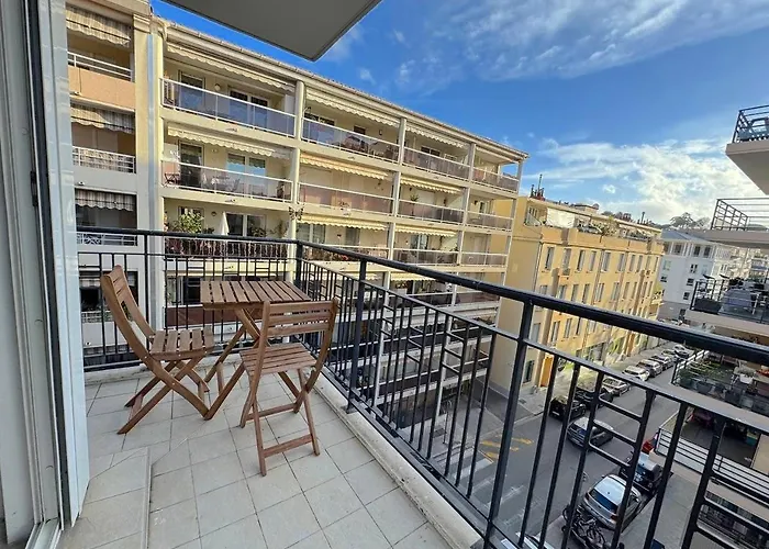 ⁂ Calme Et Ensoleille Balcon Quartier Port 아파트 *