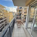 Calme Et Ensoleillé Balcon Quartier Port